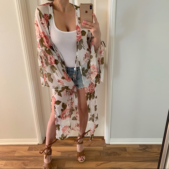 mrsalliexo Tops - RESERVED 🔒 Gorgeous Floral Sheer Kimono Wrap